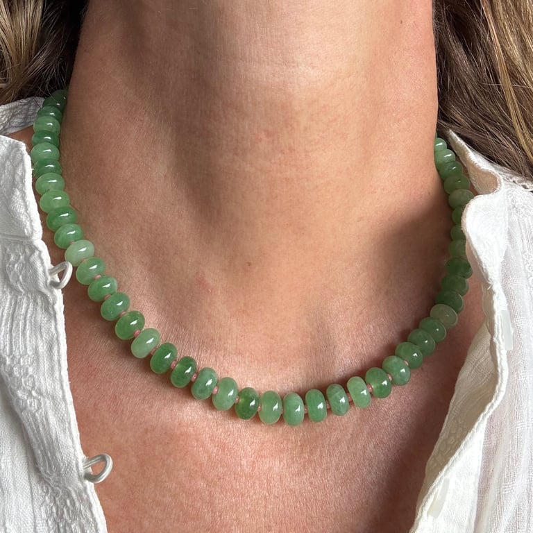 HALSKÆDE LYSEGRØN JADE