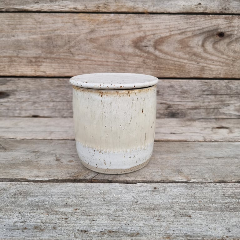 Smørklokke hvid beige