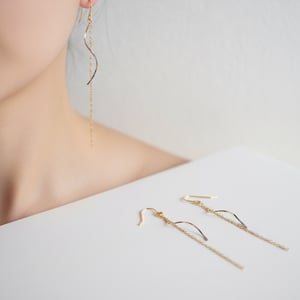 Earrings with chain – produktbillede