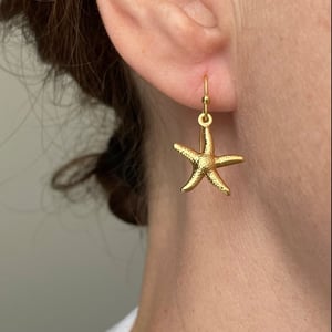 Earrings with starfish  – produktbillede
