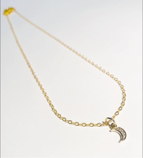 Necklace with zirkonia moon (2)