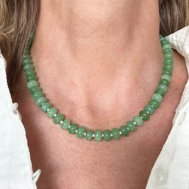 HALSKÆDE LYSEGRØN JADE