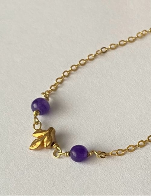 Bracelet with purple beads and vintage leaf  (3)