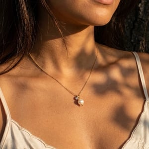 Necklace with freshwater pearl and zirconia  – produktbillede