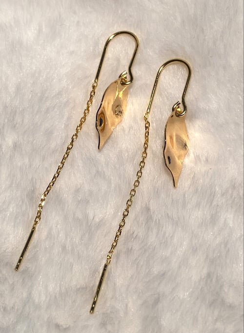 Chain earrings with wavy leaves  (4)