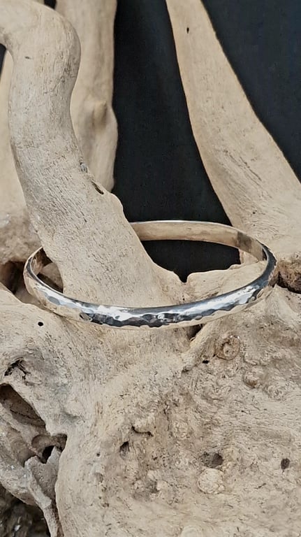 Rustik sølv armring - str 19 cm.