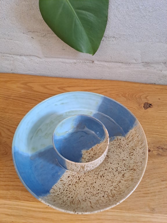 Serveringsskålen er 21 cm i diameter og 4,5 cm høj