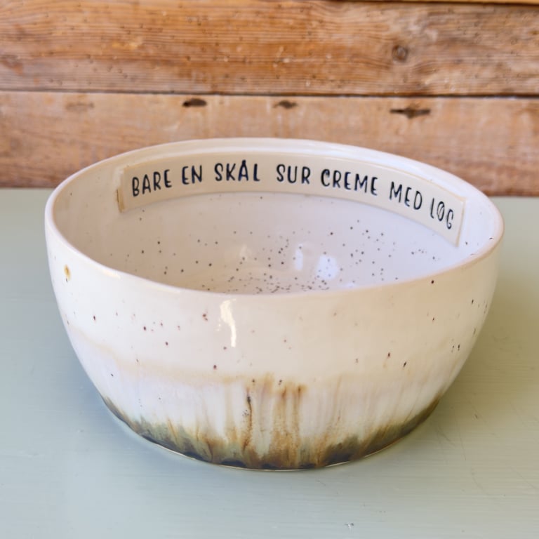 Bare en skål sur creme med løg, 2. sortering