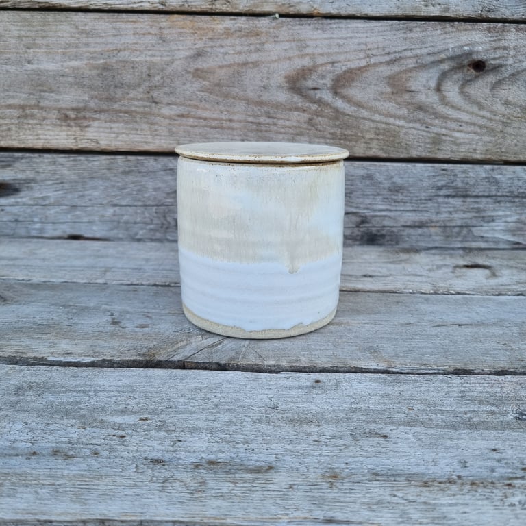 Smørklokke hvid beige