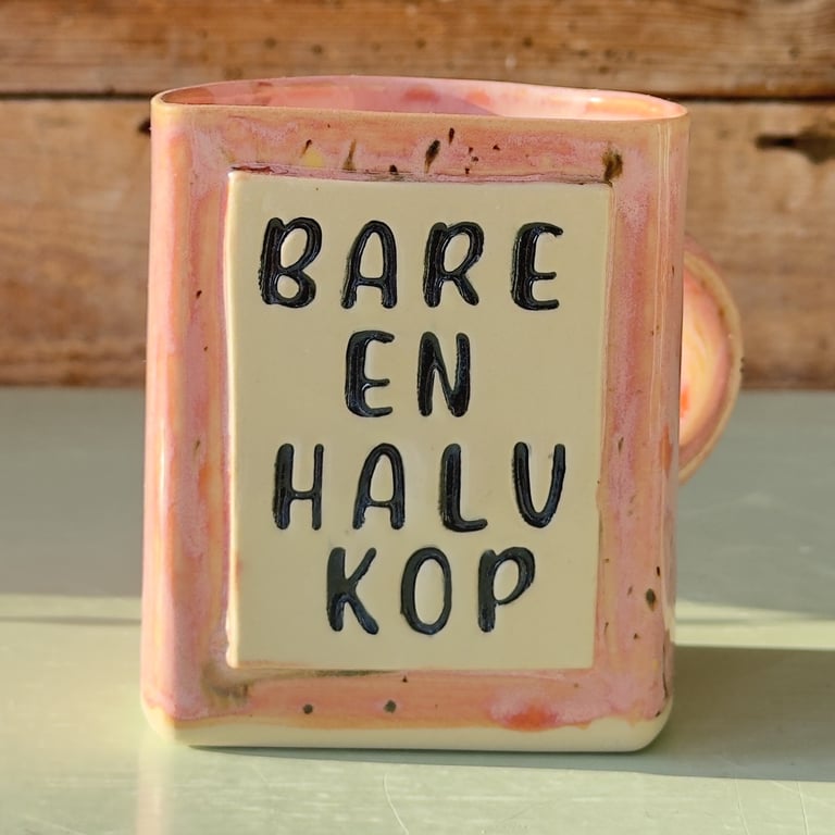 En halv kop, venstrehånds