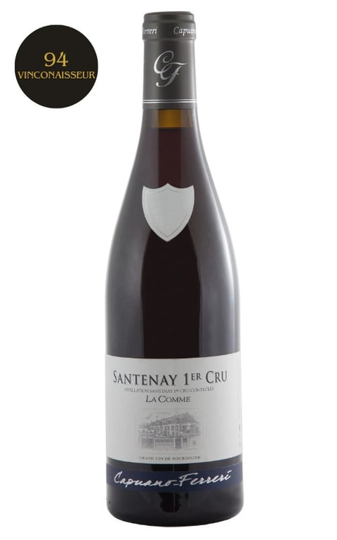 Billede af en flaske rødvin, Santenay 1er Cru La Comme fra Capuano-Ferreri med en sort cirkel viser en vurdering på 94 fra Vinconnaisseur.
