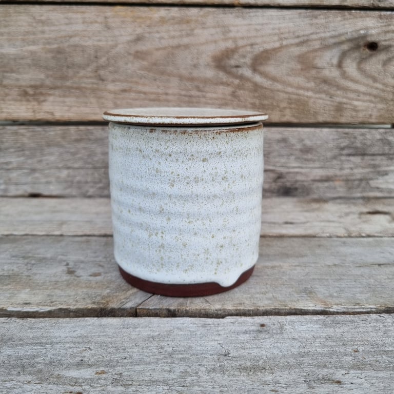 Smørklokke i brunt ler