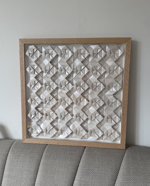 40x40cm, foldet værk, indrammet 