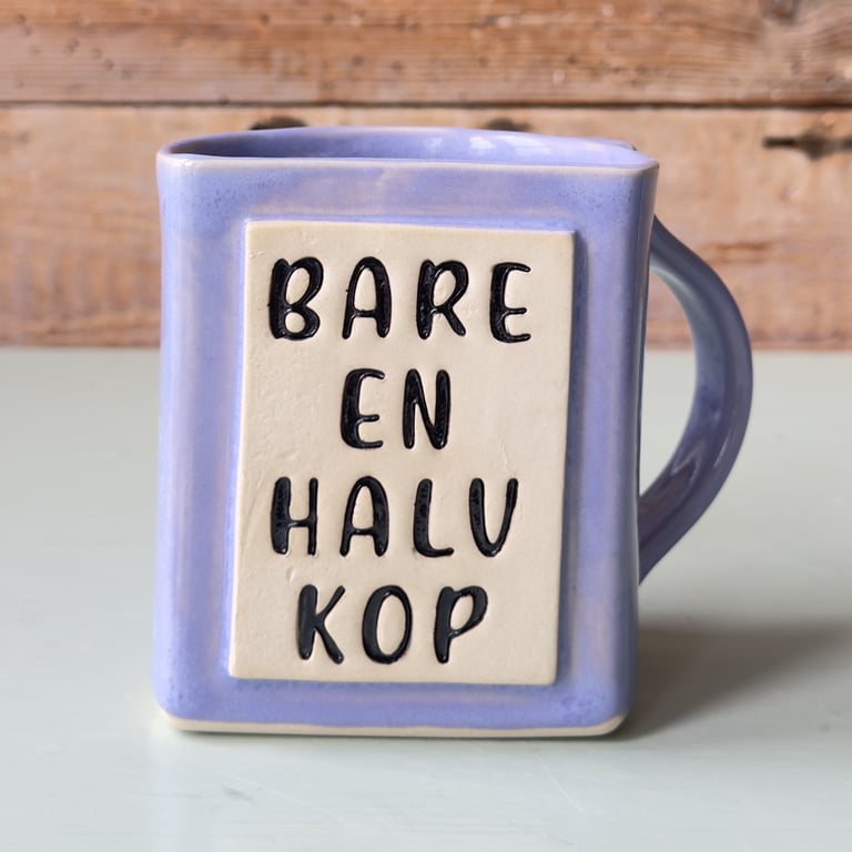 En halv kop, nr. 289, venstrehånds, med skønhedsfejl