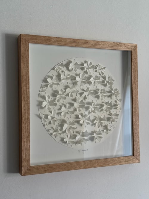 30x30cm, “Sakura”, 3D papercut, indrammet 