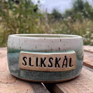 Grøn slikskål. D: 12,5. H: 6,5 cm – produktbillede