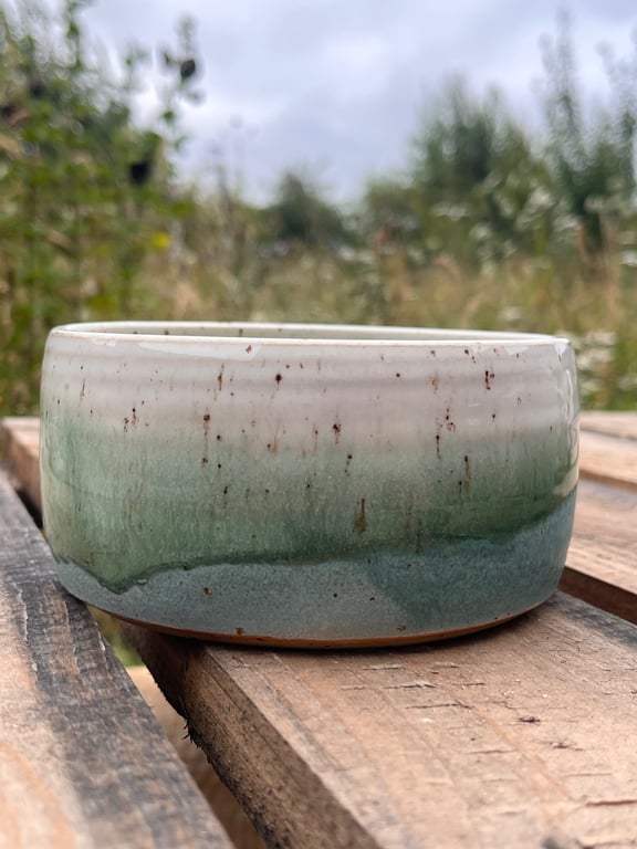 Grøn slikskål. D: 13. H: 6,5 cm billede 2