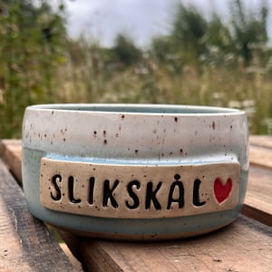 Lyseblå slikskål. D: 13. H: 6 cm – produktbillede