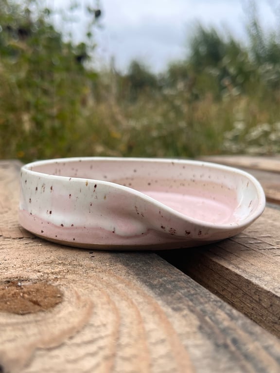 Lyserød Spoonrest. D: 12 cm