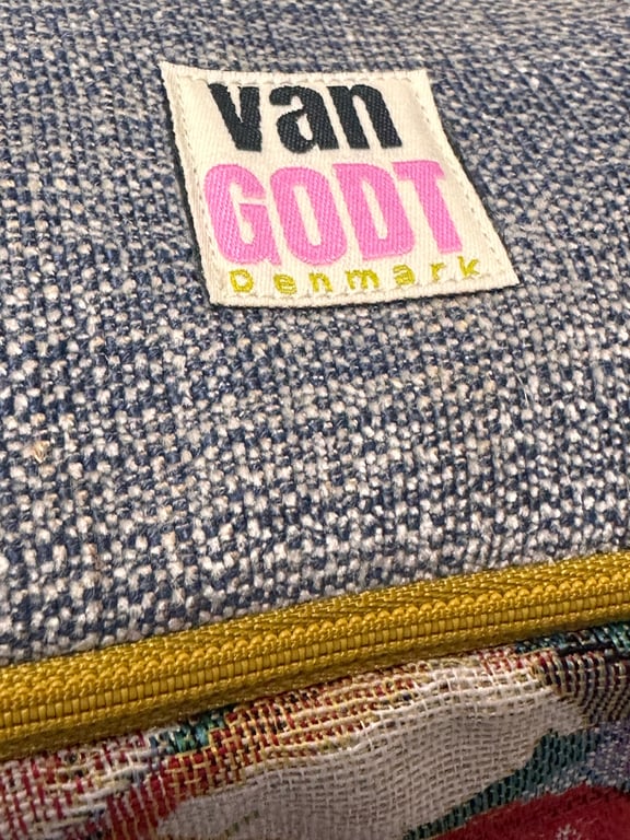 Luxe Cushion… pude med gul/guld silke detalje  billede 3