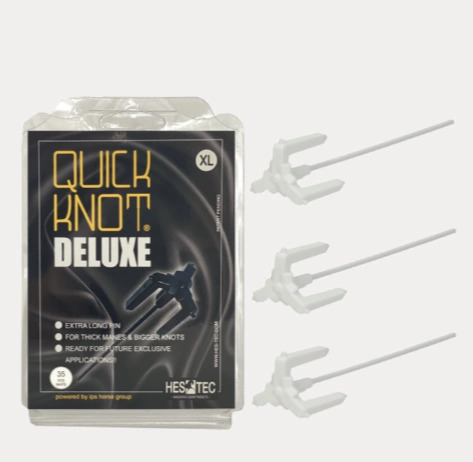 Pakke med Quick Knot Deluxe XL knudeværktøj til heste manke samt tre hvide plastpinde.