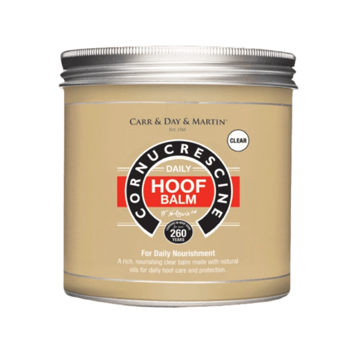 Beige krukke med sølv låg, der indeholder Carr & Day & Martin Cornucrescine Daily Hoof Balm, en nærende klar hovsalve til daglig pleje og beskyttelse af hove. (1)