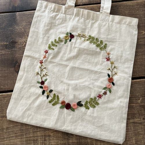 Mulepose med blomsterkrans (1)