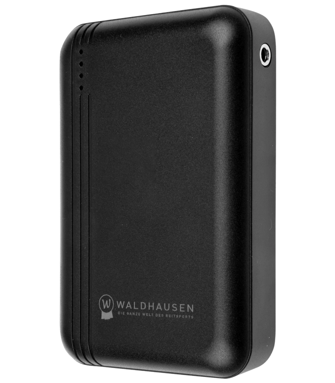 Sort bærbar powerbank med afrundede hjørner og et stik på siden.