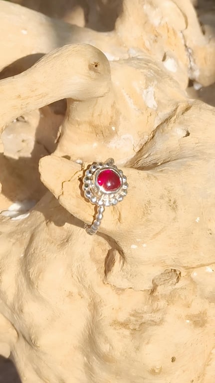 Pink korund sølv ring