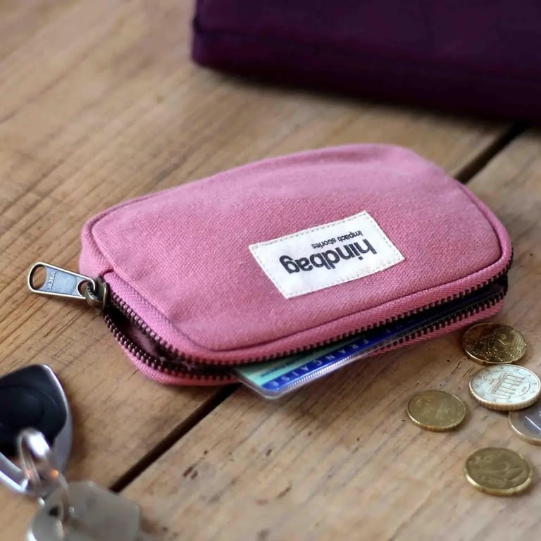 Hindbag, Lyserød Pung