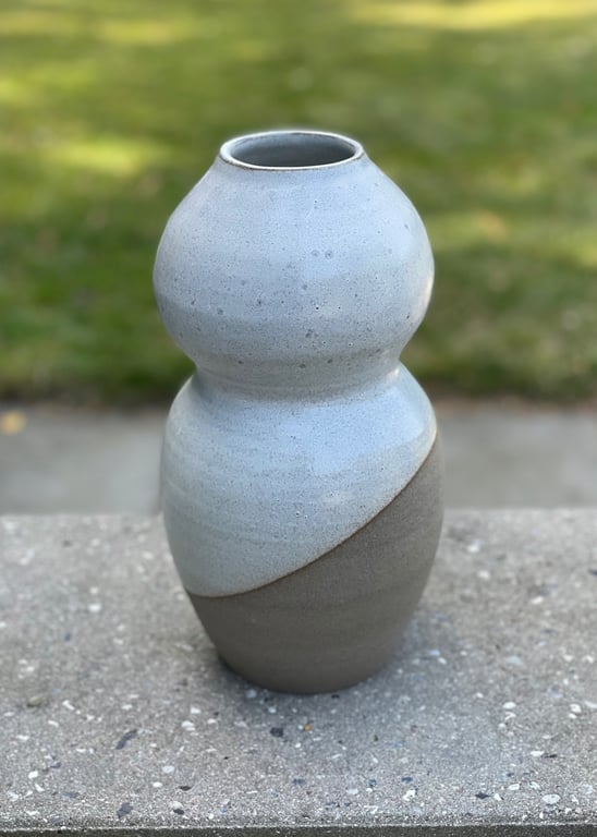 Stor vase i mørkt ler  billede 2