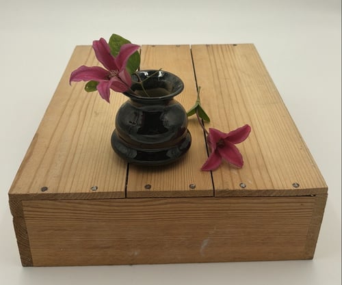 Lille mørk vase (2)