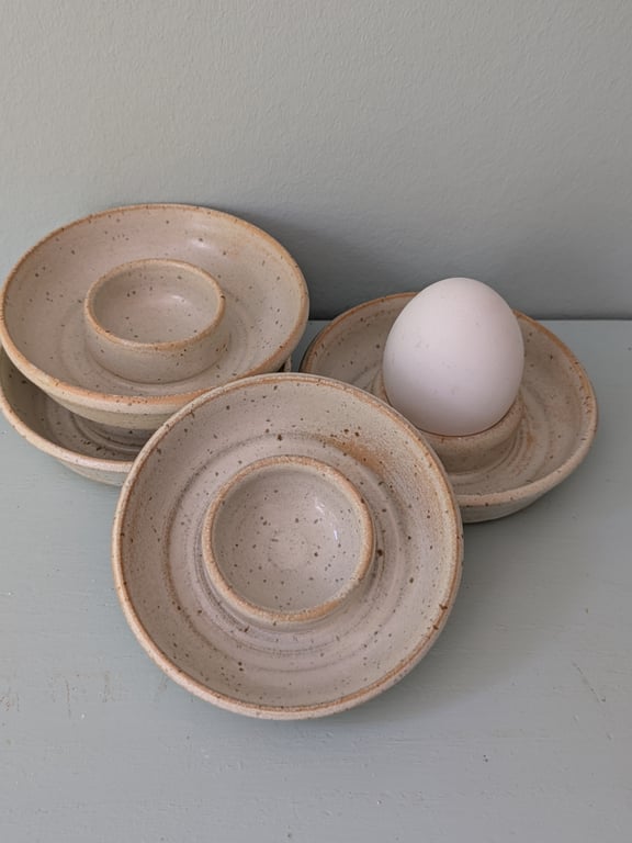 Æggebæger Beige