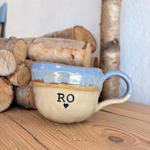 “Ro” håndformet krus. – produktbillede