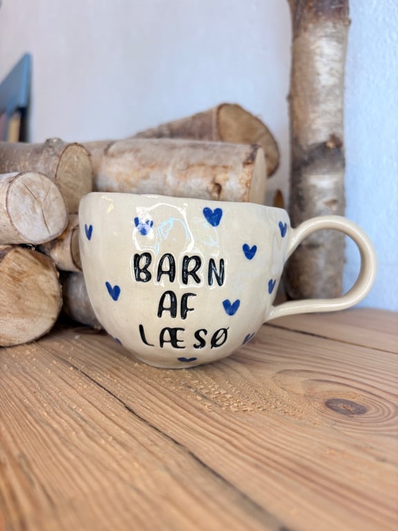 “Barn af Læsø” håndformet krus.