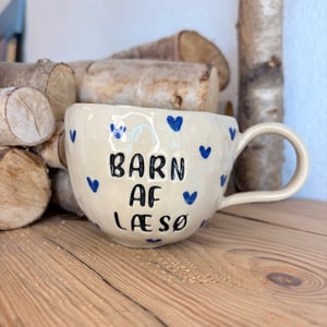 “Barn af Læsø” håndformet krus. – produktbillede