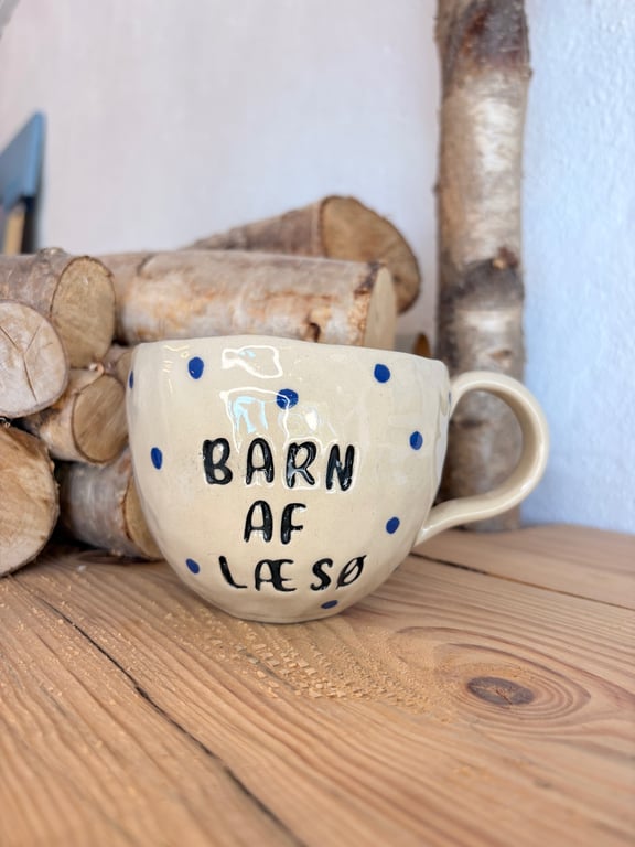 “Barn af Læsø” håndformet krus.