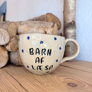 “Barn af Læsø” håndformet krus. – produktbillede
