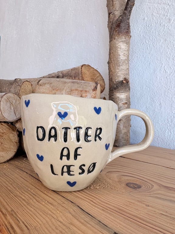 “Datter af Læsø” håndformet krus.