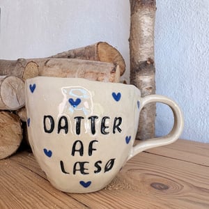 “Datter af Læsø” håndformet krus. – produktbillede