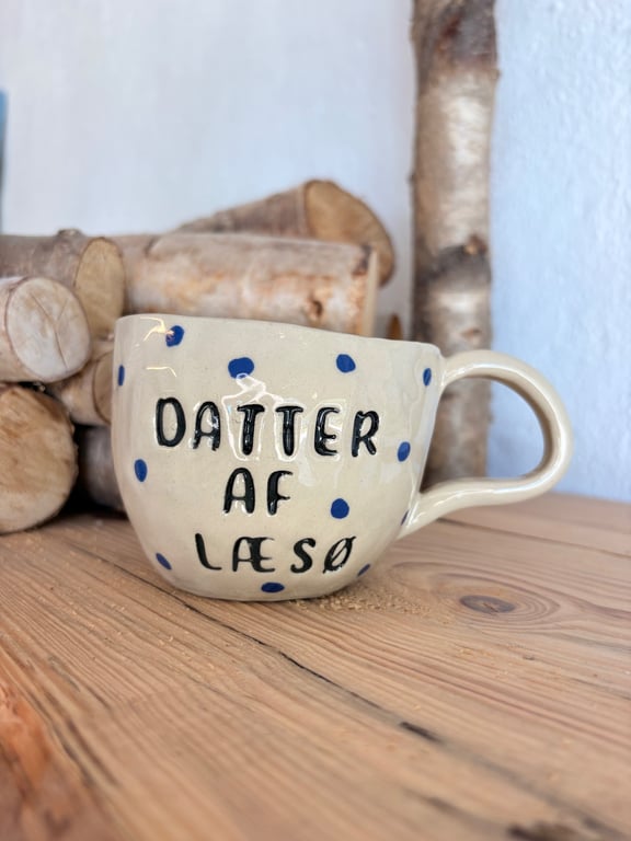 “Datter af Læsø” håndformet krus.