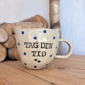 “Tag din tid” håndformet krus. – produktbillede