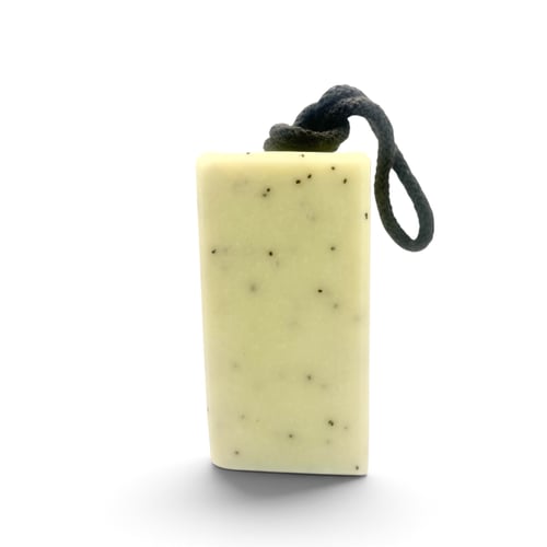 Poppy Scrub · håndlavet sæbe på snor (1)