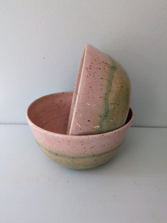 skål rosa og grøn
