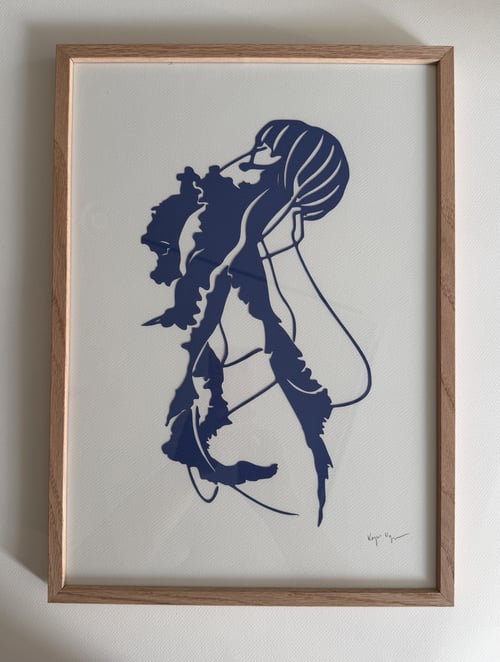 A3, papercut, kongeblå, indrammet  (2)