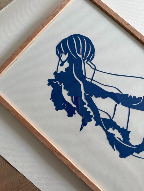 A3, papercut, kongeblå, indrammet  (3)