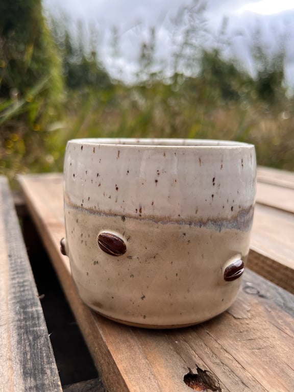 Kaffebønne kop. 290 ml. H: 7,5 cm