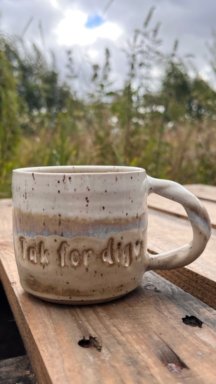 Beige tak for dig kop. 290 ml. H: 7,5 cm