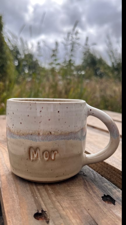 Beige mor kop. 300 ml. H: 7,5 cm