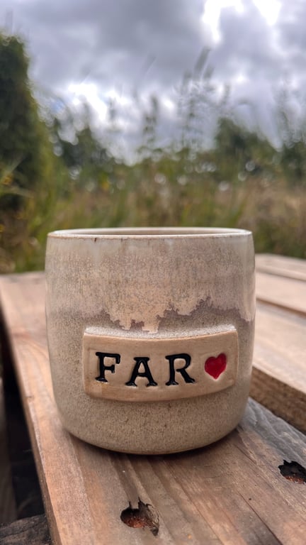 Sandfarvet far kop. 320 ml. H: 8 cm